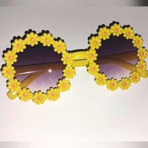 Super cute floral rim kids sunglasses
